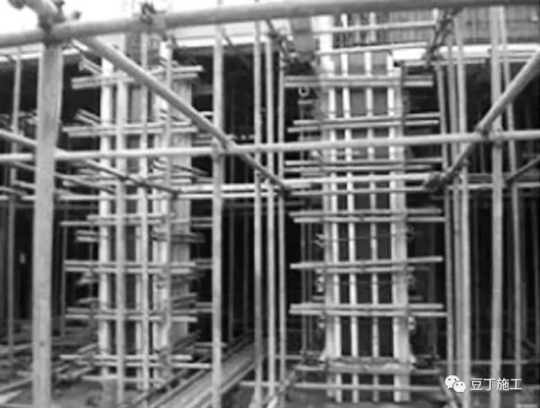 建筑施工误差范围,浇筑混凝土怎么避免层间错台