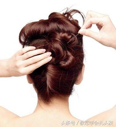 简单的发型给你带来不一样美,很引人注意的发型简单又好看