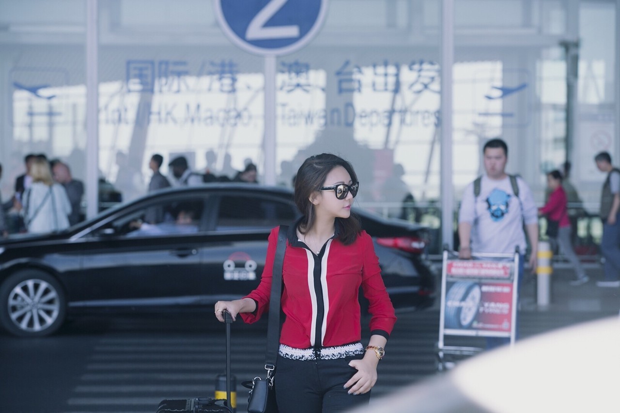 杨幂机场新造型,杨幂又秀新穿搭