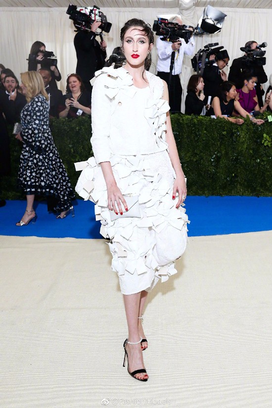 大幂幂大表姐美得稳妥可我更喜欢“玩很大”的日日和水果姐！