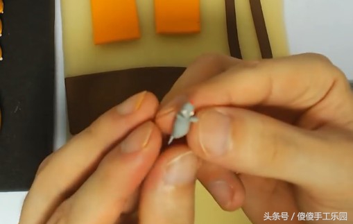 创意diy粘土制作,还记得宫崎骏动画里的(龙猫)猫巴士吗