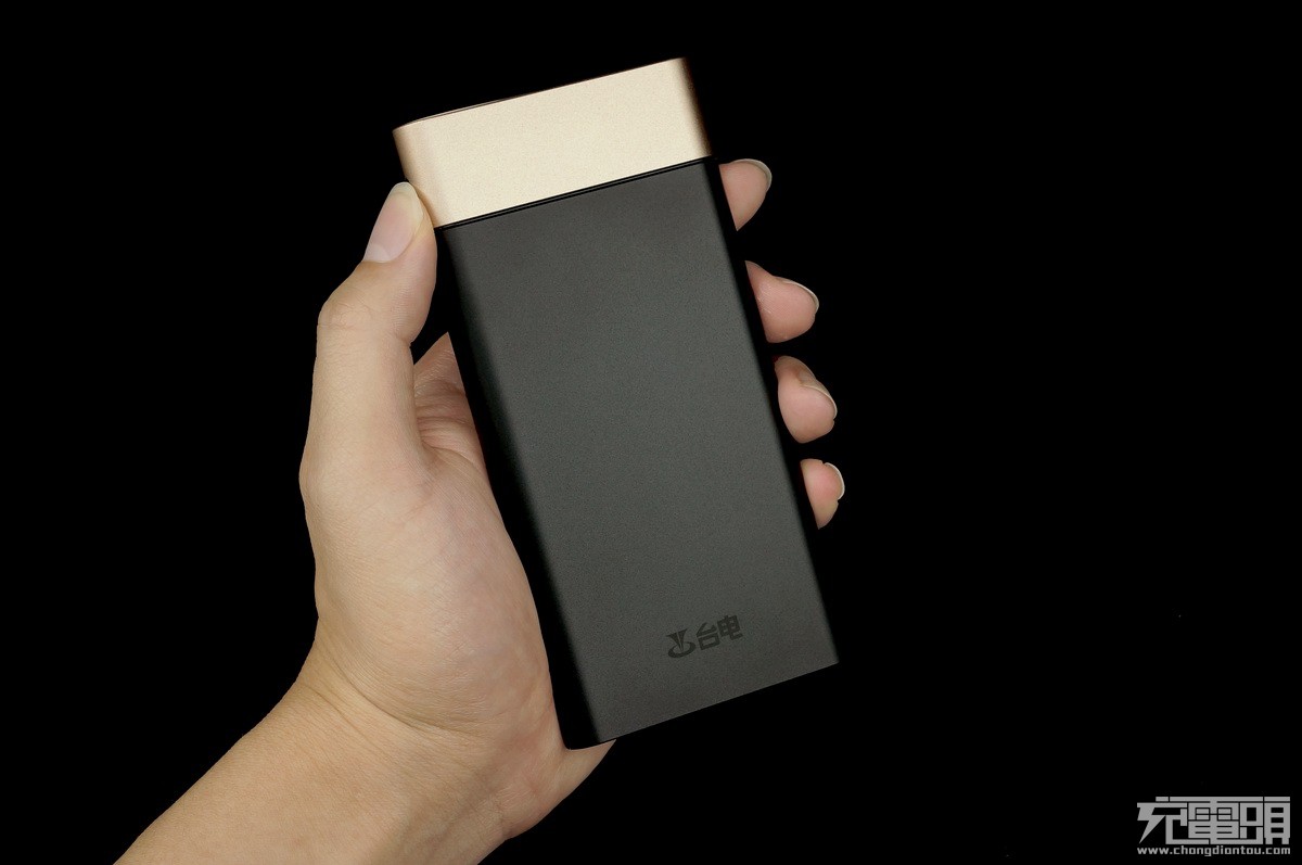 台电20000毫安快充充电宝测评,台电大屏数显18w双向快充充电宝