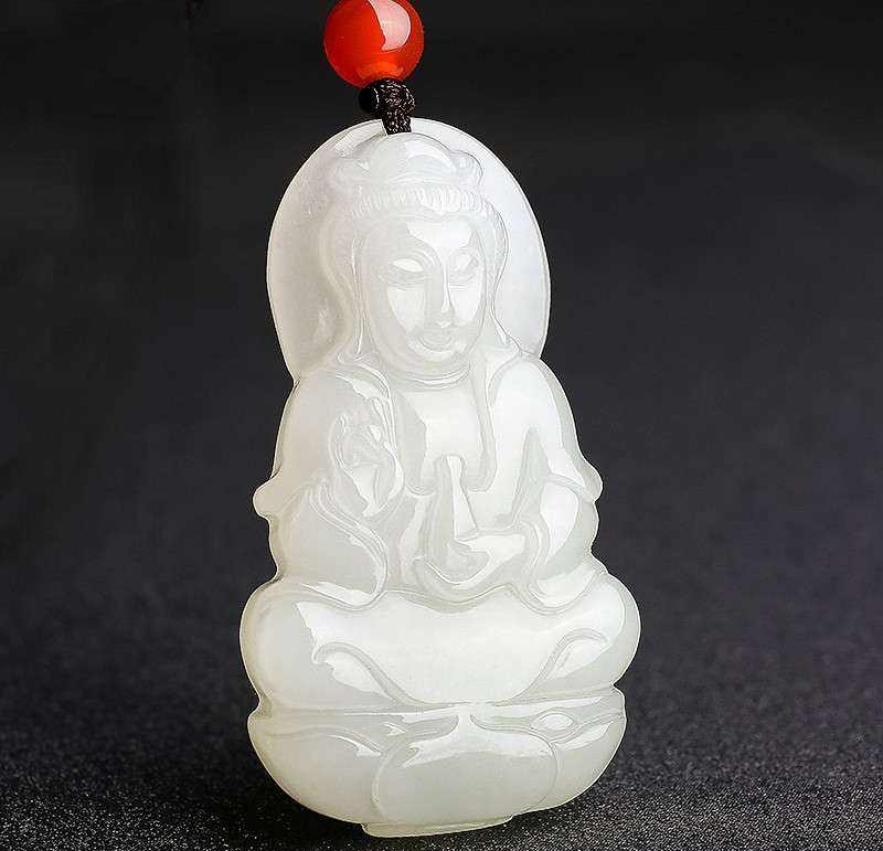 半目微睁，佛像的玉饰为何看似闭着眼睛？