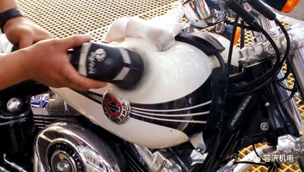 摩托车油箱凹陷怎么恢复视频,摩托油箱撞凹了怎么修复