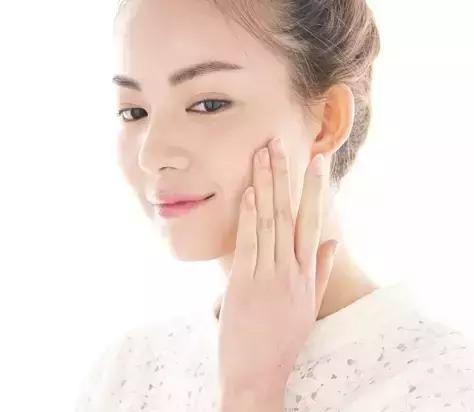 怎样卸妆才干净？卸妆不对，分分钟毁容！