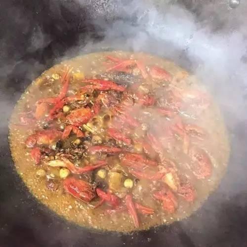 加啤酒后做的小龙虾能好吃？点击量销量证明一切（龙虾配方）