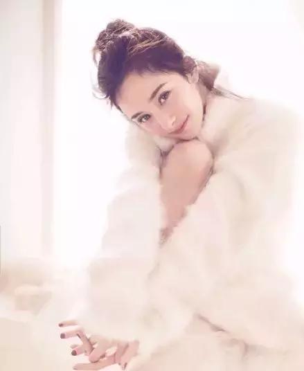 丸子头炸毛娃娃发型,永不过时的丸子头超级简单哦