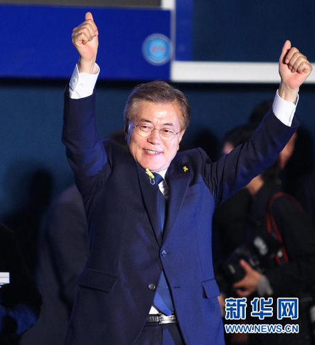 韩国总统文在寅青瓦台办公,文在寅韩国共同民主党党首