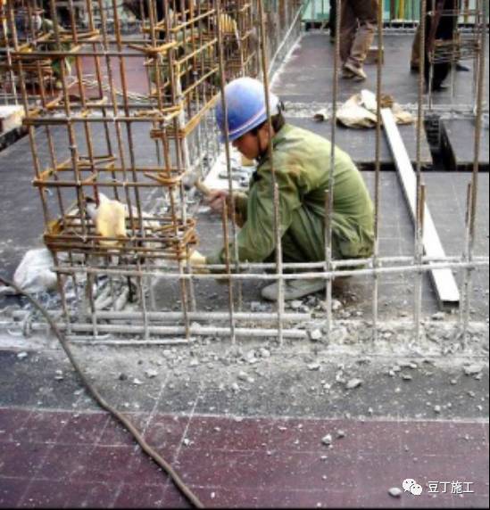 建筑工程什么时候要求设置施工缝,施工缝一般留在哪些部位如何处理