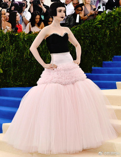 大幂幂大表姐美得稳妥可我更喜欢“玩很大”的日日和水果姐！