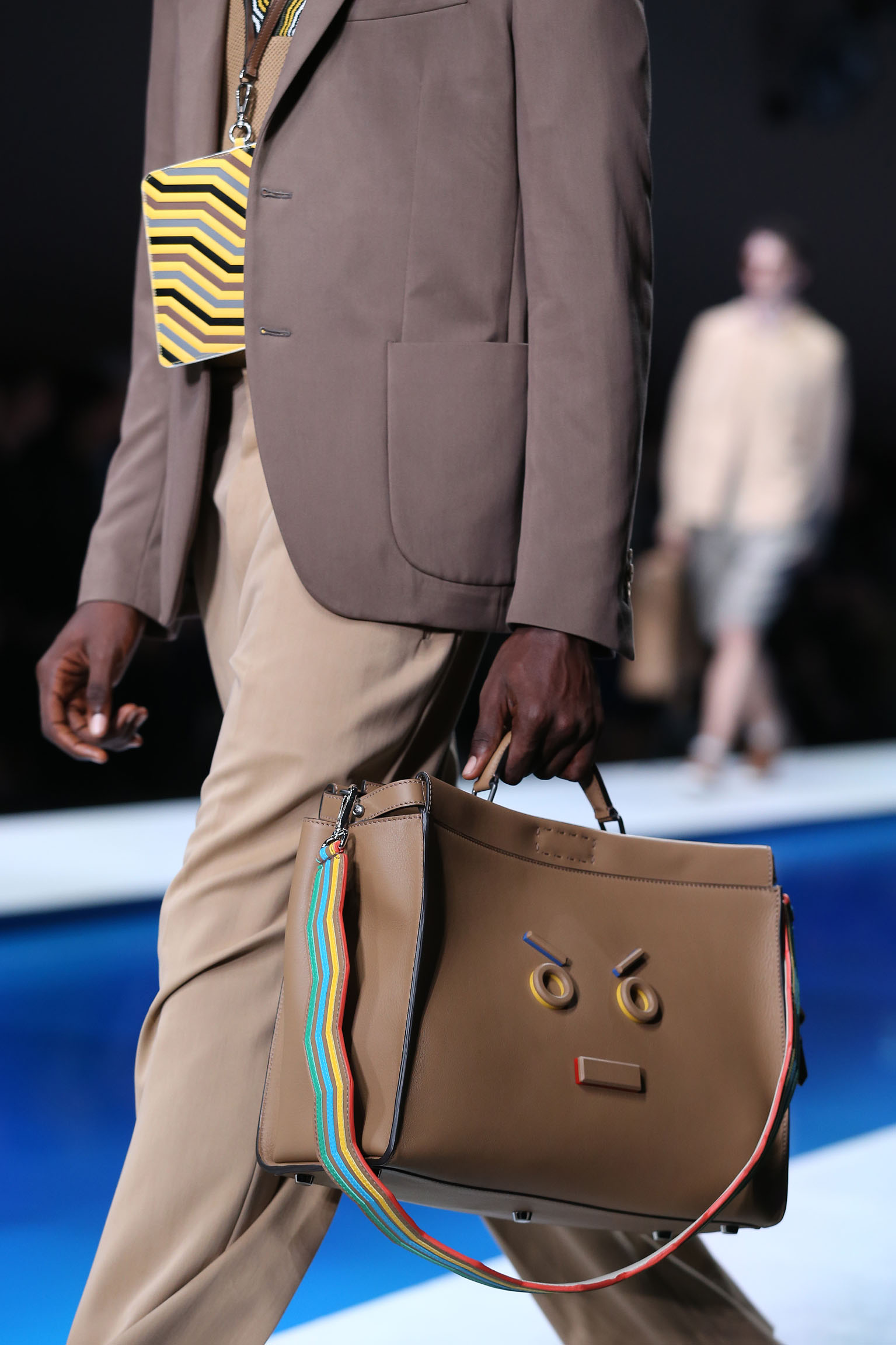 一款包包用了很多年还是无可替代,一个包能用一辈子的牛皮品牌