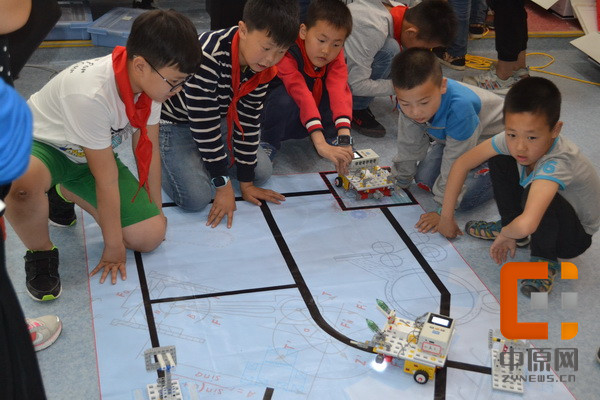 惠济区举办2017年青少年机器人社团对抗赛