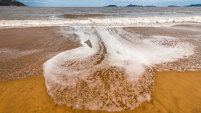 山与海之间有一个地方,穿梭山与海与城之间