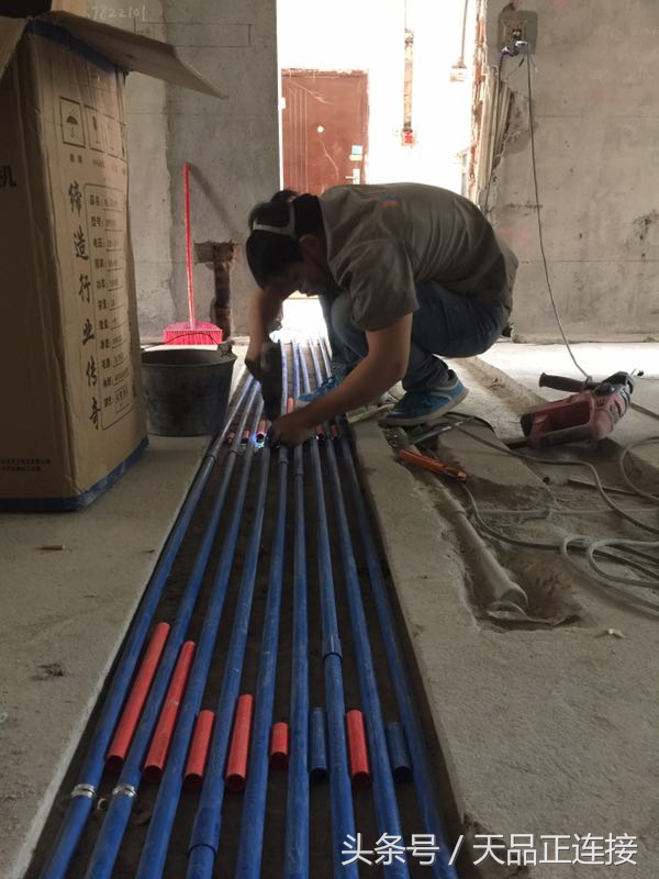 天品水电施工,天品工程纯水泥贴砖