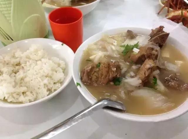 青岛好吃不贵的美食,青岛排名第一排骨米饭