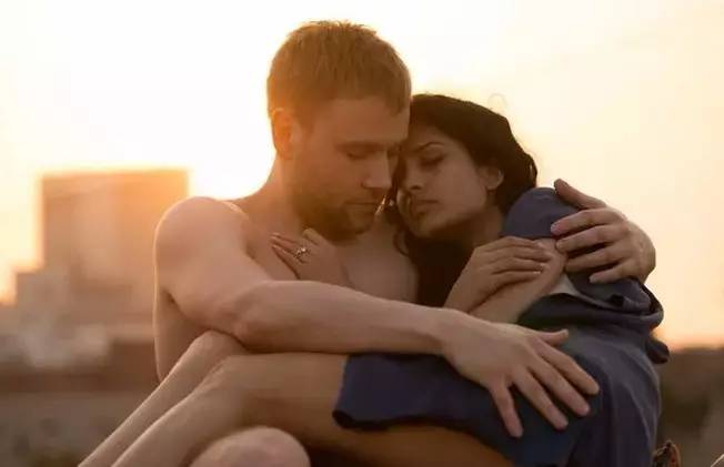 一次性放出8集，这部羞红妹子的美剧终于更新了！