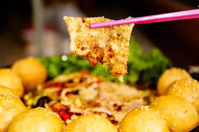 中国最傲娇的面馆来太原了！想吃？得排队！五折福利