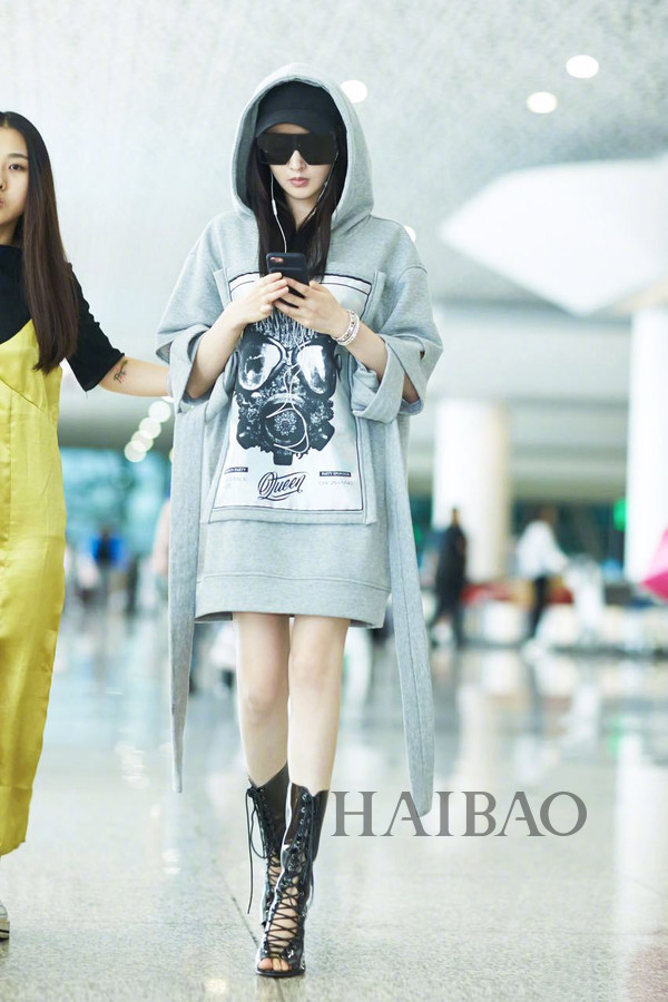 要美也要暖近期明星穿搭总结,今年流行的明星初秋穿搭
