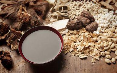 古人的才情让人拍案叫绝，一首诗里竟然藏了这么多中草药