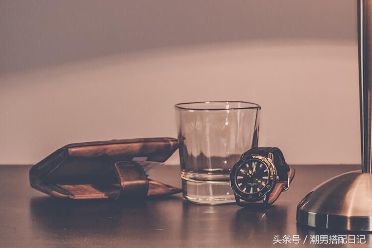 男生刚入职场时戴什么手表 (刚入职场男生推荐手表)