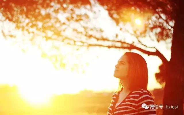 脸上脱皮泛红怎么快速补水,脸上皮肤干燥紧绷擦补水刺痛