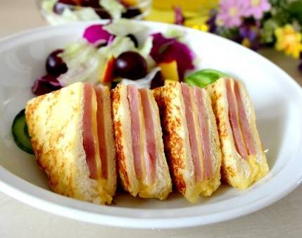 港式早餐番茄牛肉通粉西多士滑蛋,空气炸锅西多士早餐做法