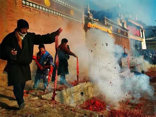 烤全羊、青稞酒、酥油茶，去*藏西**体验神秘的藏历新年，扎西德勒！