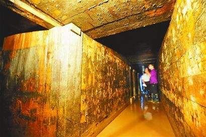 退路封死后，他们无意间发现墓道又通往了另一个方向