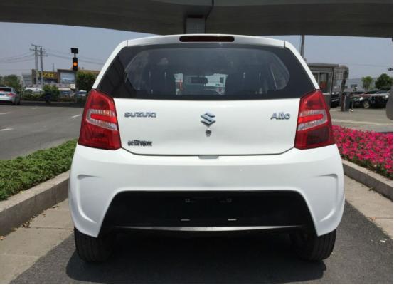 开辆小车被村里人嫌弃,奥拓老款车丢人吗