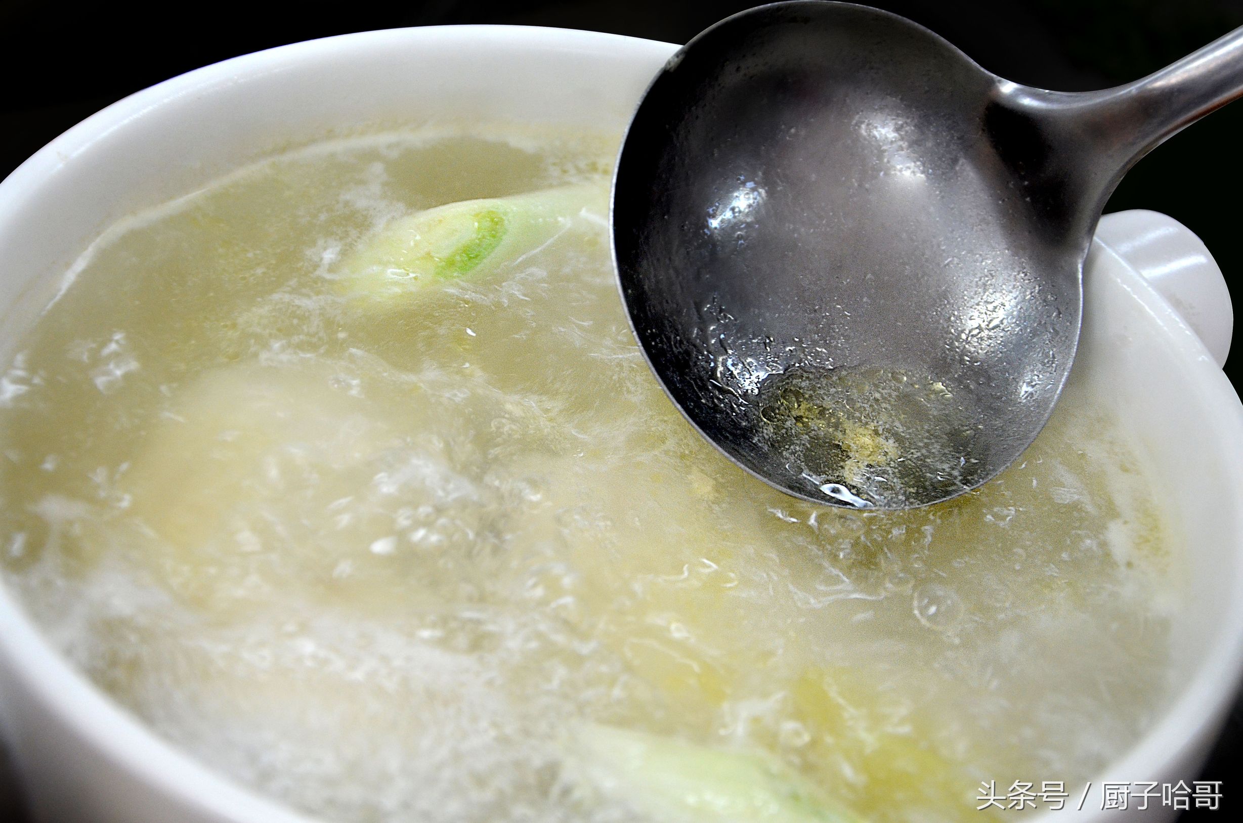 正宗口水鸡掌握大厨这几个技巧,新派口水鸡绝密配方