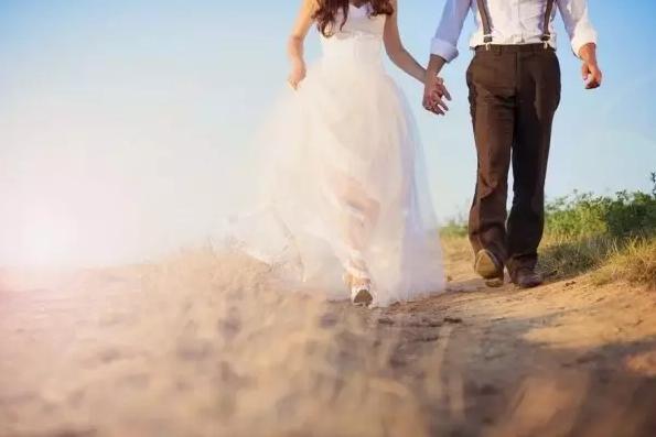 刘诗诗婚鞋品牌jimmy,刘诗诗昆凌婚鞋