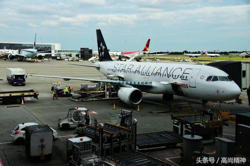 男子踩飞行板飞越英吉利海峡,法国飞人23分钟飞越英吉利海峡