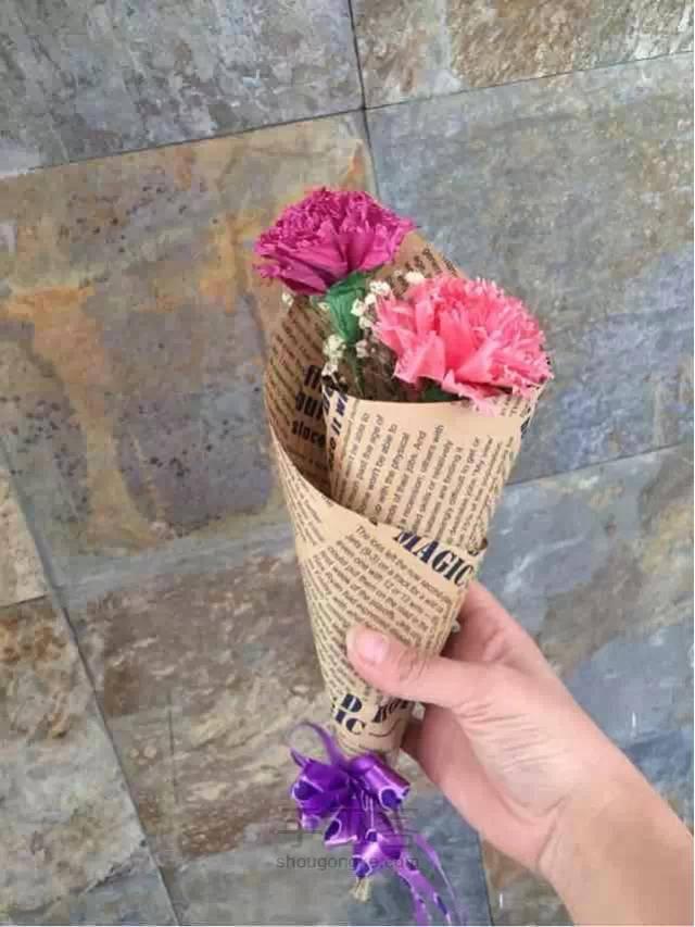 母亲节礼物手工康乃馨用卫生纸折,母亲节的康乃馨怎么做视频