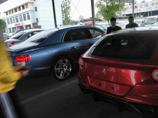 太有钱了！浙江二手车从业者带你看看正在准备过户的二手豪车们