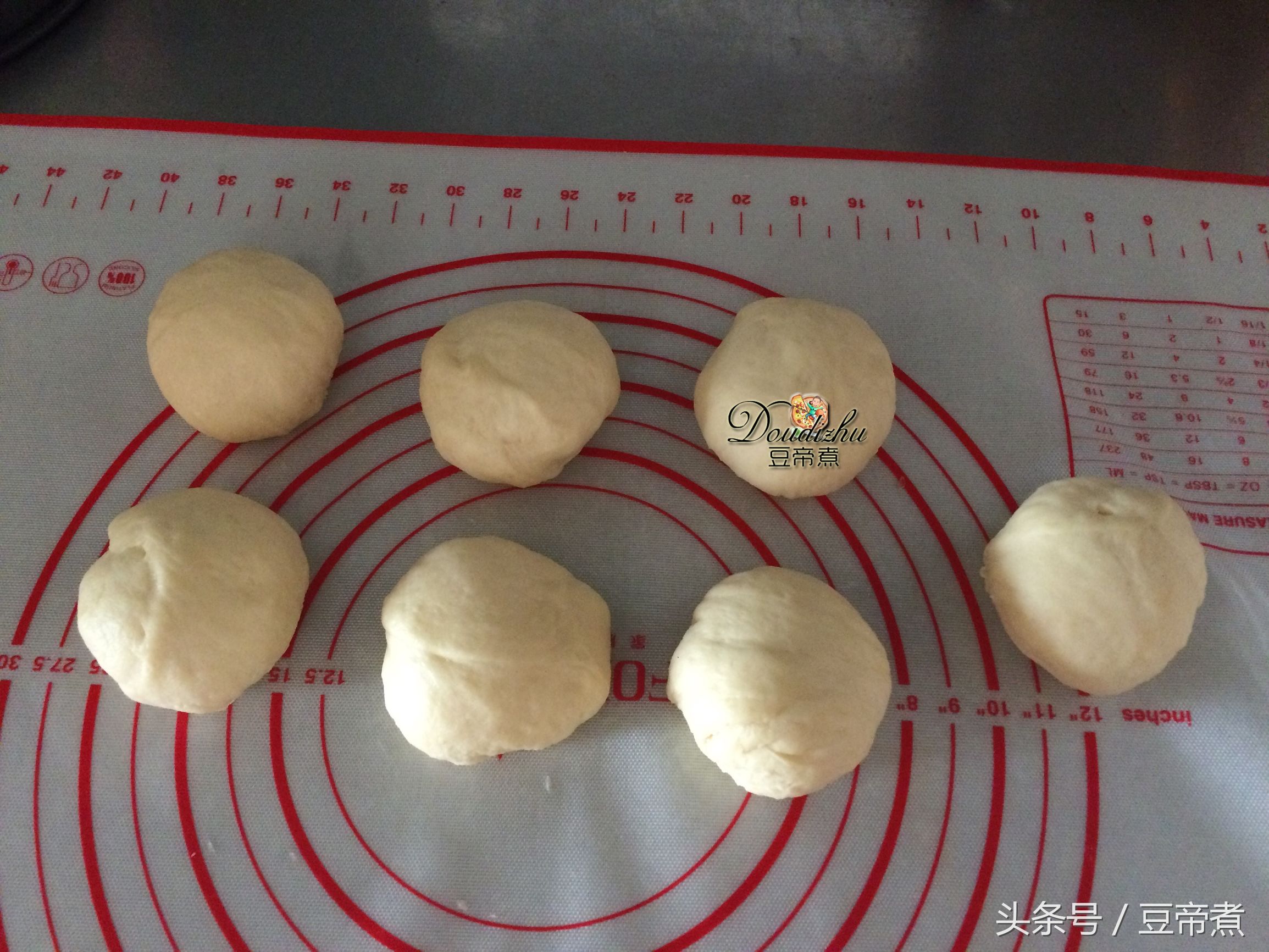 在家做好吃的葱油面包,宝宝早餐面包一岁以上在家里做法