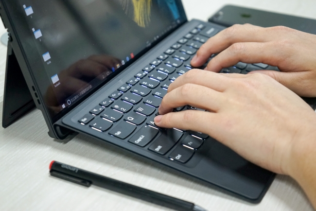 实力派二合一联想MIIX5Plus评测