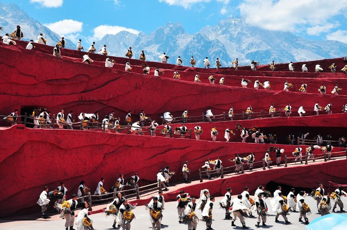 玉龙雪山纳西人心中的神山,玉龙雪山是当地纳西族的神山