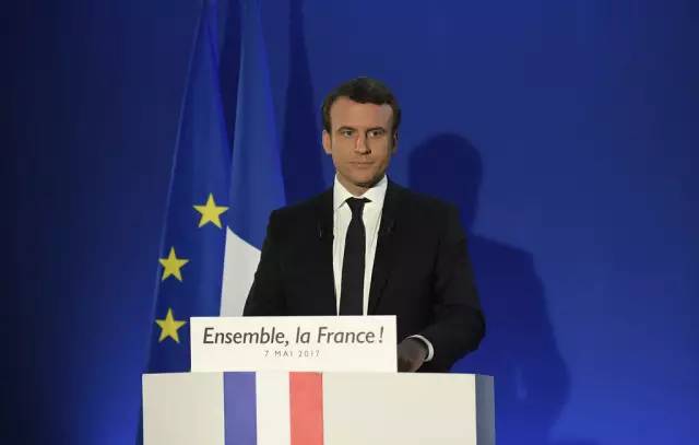 39岁总统帅小伙儿和64岁第一夫人来了！这一种“人生赢家”的人生……