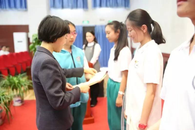 不忘初心跟党走砥砺前行创辉煌,不忘初心跟党走砥砺前行共繁荣