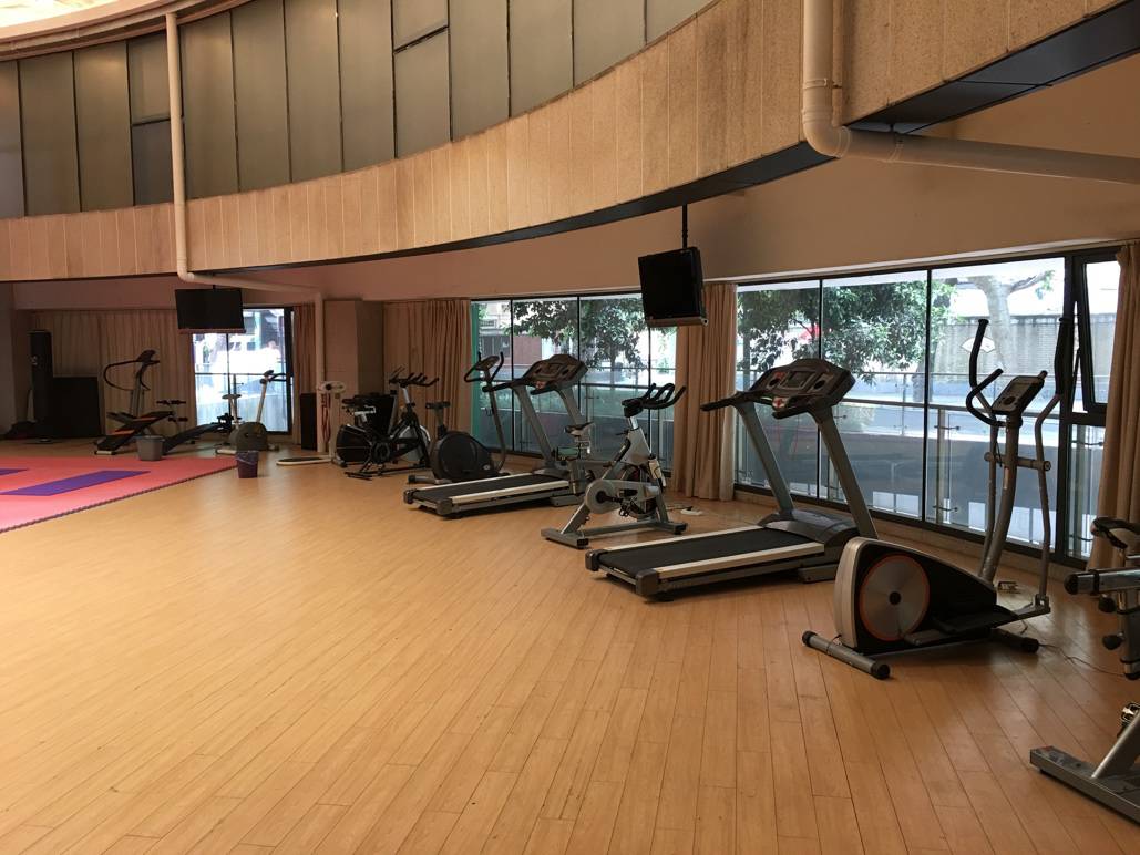 我音健身达人美眉说｜敲黑板！琴房也能做拉伸，还要继续肥宅吗