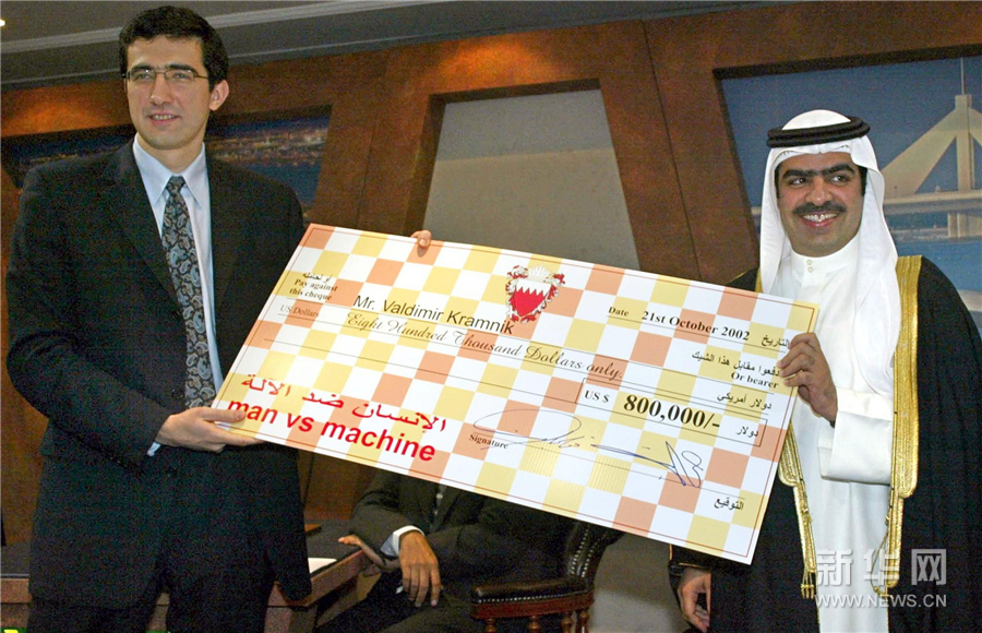 人机大战首局柯洁苦战落败,柯洁三盘人机大战