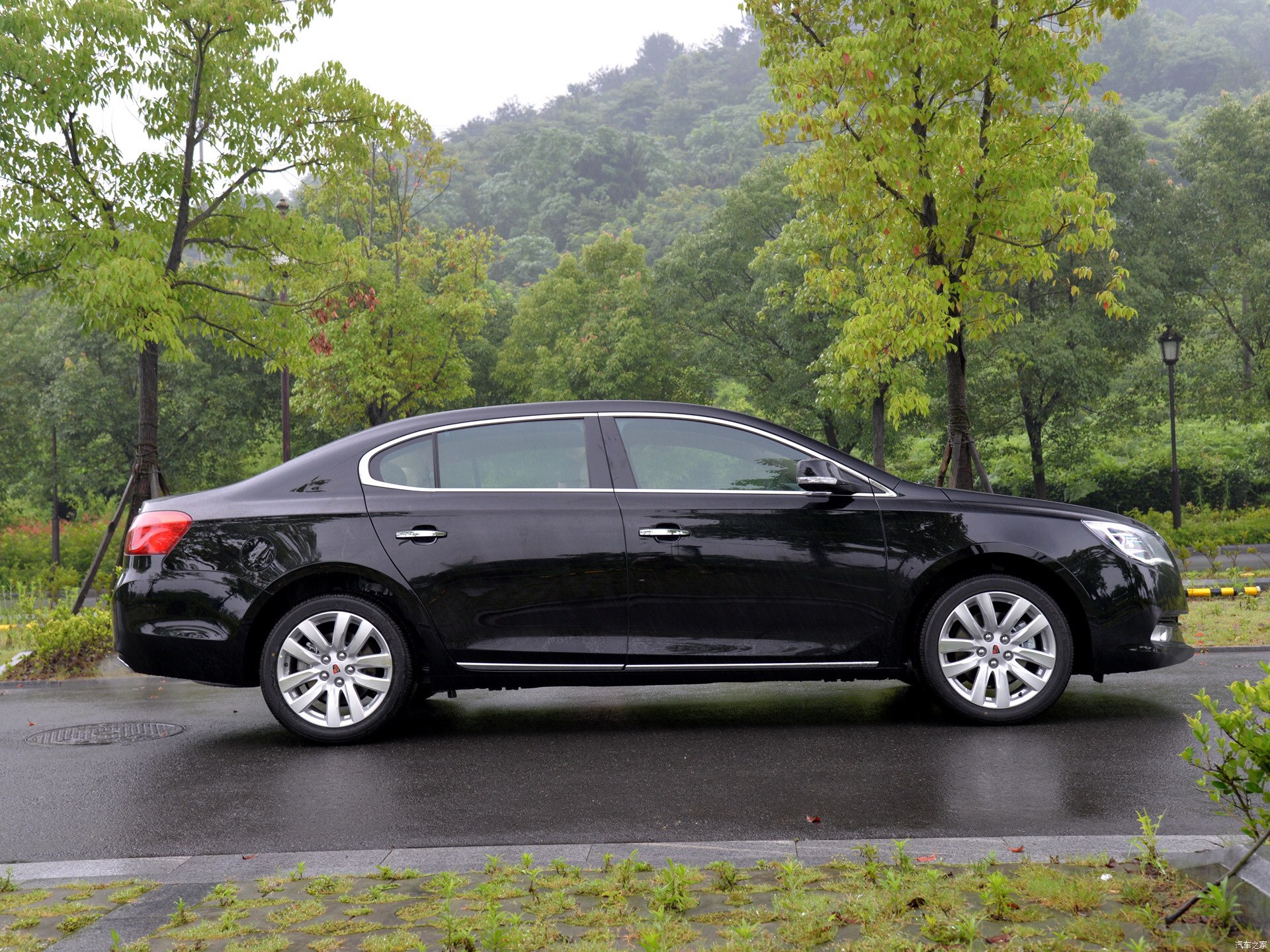 耗资18亿,耗资30万打造跑车希望量产