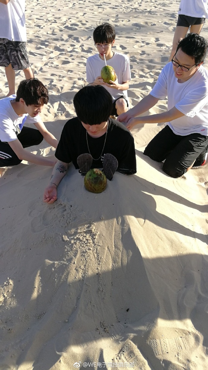 we战队背景图片,we战队微笑复出