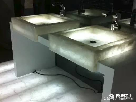 镜面碳晶板家装效果,白水晶简装效果图