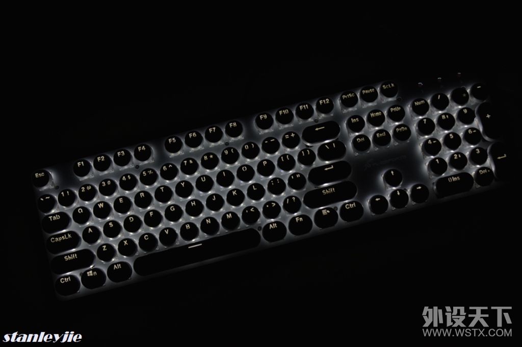 腹灵光轴机械键盘怎么样,红轴104机械键盘测评