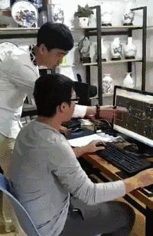 总有一瞬间感觉眼前的事发生过,总感觉要发生什么大事