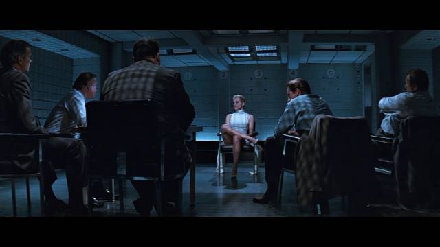 要不是导演*拍偷**女明星，这个很多人心目中的经典画面就不复存在了