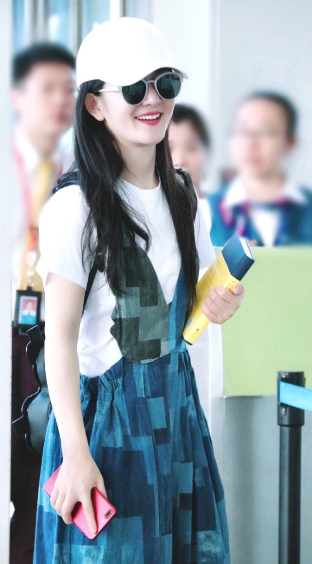 谢娜适合的穿衣风格,谢娜最新穿搭土味十足