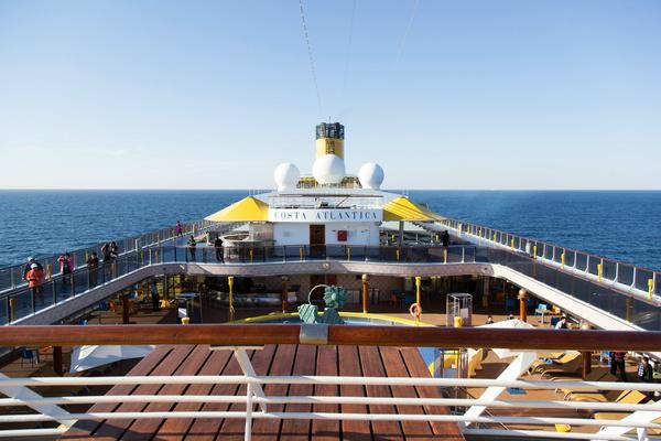 坐着豪华游轮,坐着邮轮看世界