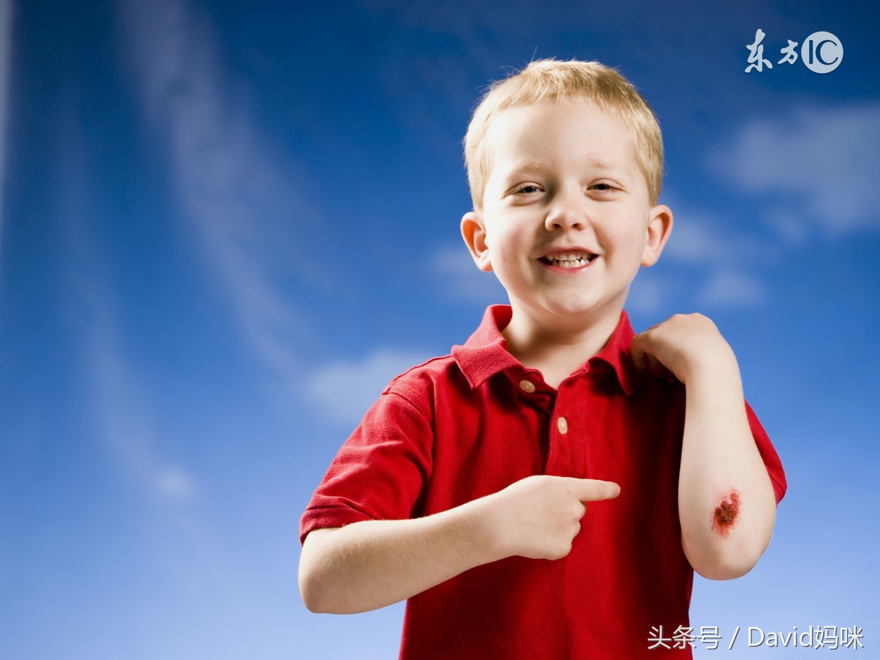 孩子摔了母亲该怎么做,小孩摔到头后痛怎么办